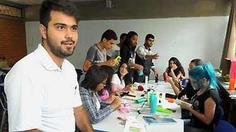 Roberto Campolina � volunt�rio e d� aulas na mesma institui��o de ensino em que estudou(foto: Marcos Vieira/EM/D.A Press)