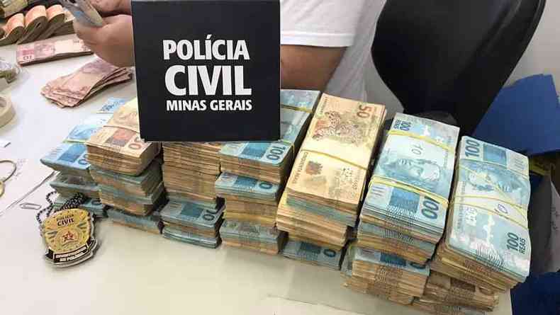 Dinheiro apreendido pela Polcia Civil 