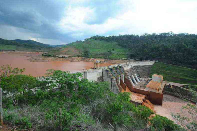 Os rejeitos de minrio chegaram na represa dias depois do rompimento da barragem em Mariana(foto: Euler Junior/EM/D.A Press - 29/11/2015 )