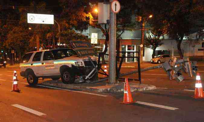 Policiais perseguiam homens que assaltaram posto de combustveis na Savassi(foto: Marcos Vieira/EM/DA Press)