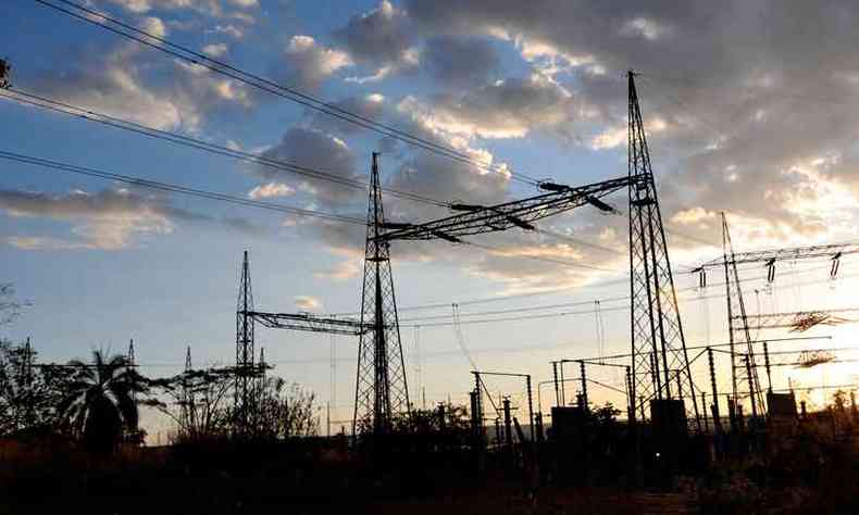 Torres de transmissão: nas contas do ONS, a demanda de energia elétrica terá aumento de 3,7% este mês em relação a julho do ano passado(foto: Gladyston Rodrigues/EM/D.A Press - 22/7/14)