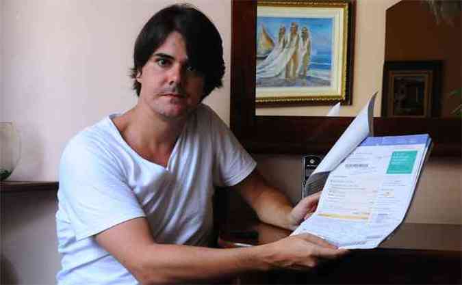 Luiz Eugnio Diniz, que recebe fatura indevida de seu telefone celular h seis meses(foto: Euler Junior / EM / D.A Press)