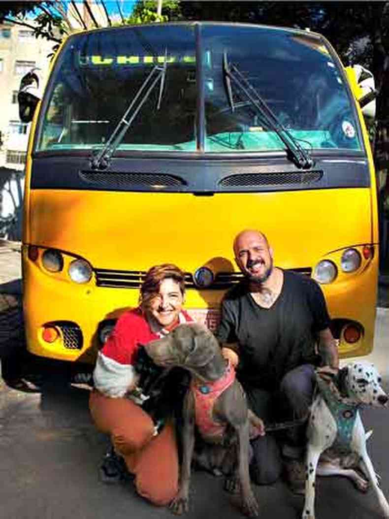 Fernanda e o marido, Daniel Alvim, com Zoey e Phoebe