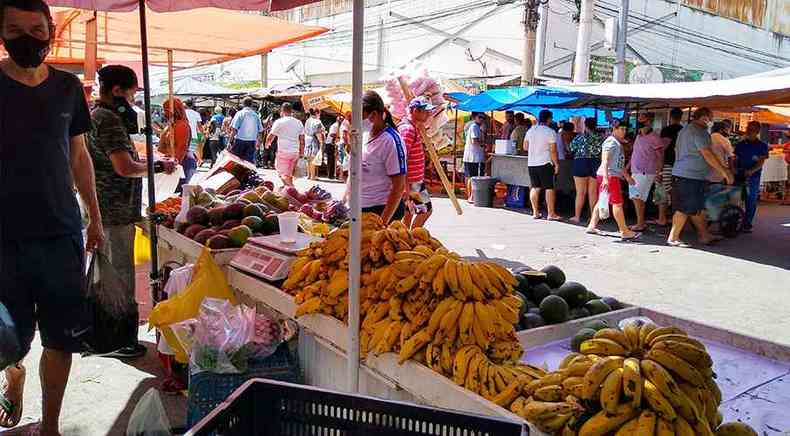 A feira livre do domingo, no Mercado Municipal de Governador Valadares, est liberada(foto: Tim Filho)