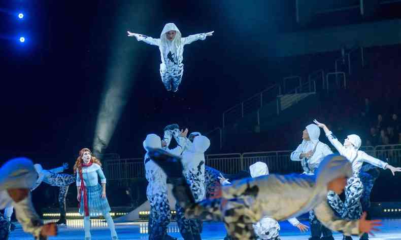 O Cirque du Soleil cancelou 44 produes em maro e demitiu 4.679 artistas e tcnicos(foto: Gints Ivuskans / AFP)