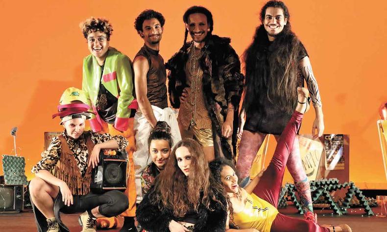 Elenco da peça Aliç n'país d'jogo d'bich: espetáculo é um 'filme-teatro'(foto: Paulo Lacerda/DIVULGAÇÃO) Elenco de Aliç n'país d'jogo d'bich, do Cefart
