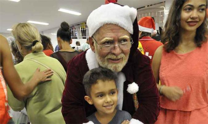 Mário de Assis, que há 20 anos é o Papai Noel da festa no restaurante(foto: Juarez Rodrigues/EM/DA Press) Mário de Assis, que há 20 anos é o Papai Noel da festa no restaurante(foto: Juarez Rodrigues/EM/DA Press)