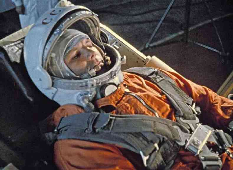 O traje que Gagarin usou em sua primeira viagem espacial permitiu que ele urinasse em p, mas o novo design no tem braguilha(foto: Getty Images)