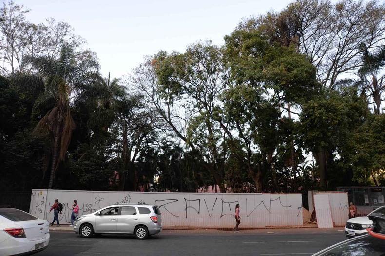 Obras poderão ser retomadas a partir do dia 9 de janeiro de 2023(foto: Tulio Santos/EM/D.A Press) Obras no Parque Municipal na avenida Afonso Pena