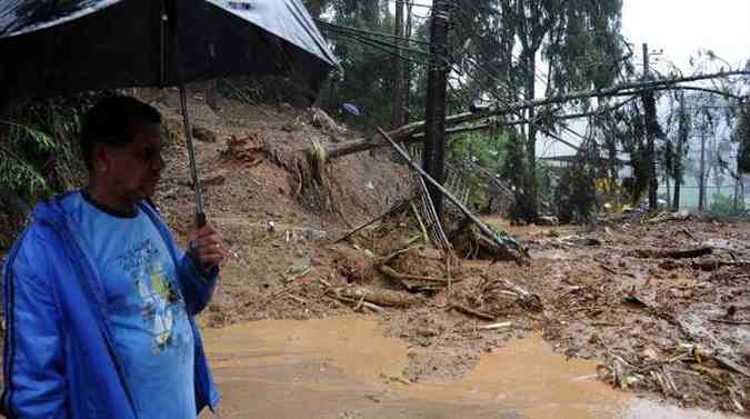 Temporais causaram 33 mortes na regio serrana do Rio(foto: VANDERLEI ALMEIDA / AFP)