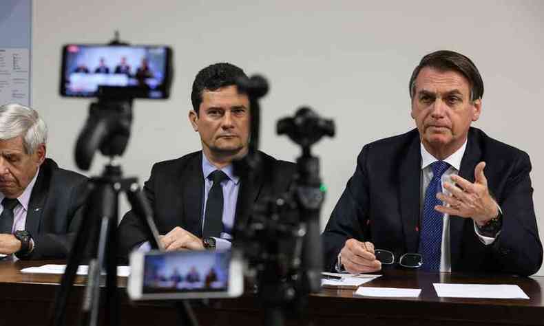 Para Bolsonaro, uma reforma poltica s teria 'validade' para ele se o prprio presidente tambm fosse afetado(foto: Marcos Corra/PR)