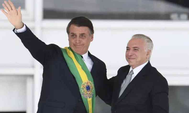 Jair Bolsonaro e Michel Temer durante a posse