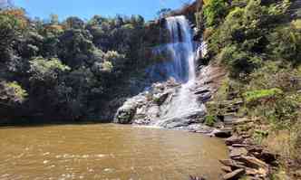 na Cachoeira da farofa, no parque nacional da serra do cipó, queda no poço já vitimou turistas