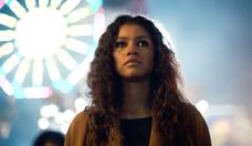 Trailer de 'Euphoria' indica novas crises para Rue na segunda temporada