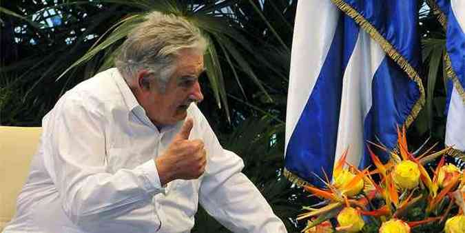 Mujica prope que a populao seja consultada sobre se a maconha deve ser legalizada no Uruguai(foto: AFP PHOTO/ERNESTO MASTRASCUSA)