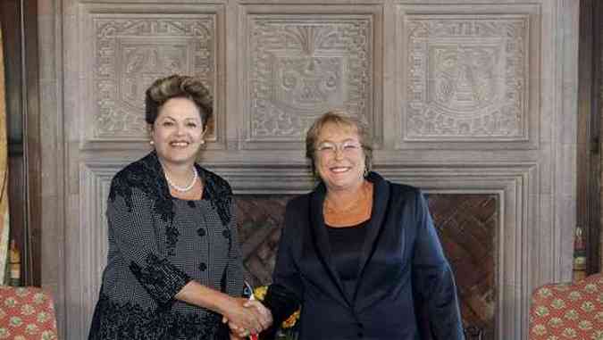 Presidente Dilma Rousseff durante encontro com a presidenta eleita do Chile, Michelle Bachelet(foto: Roberto Stuckert Filho/PR)