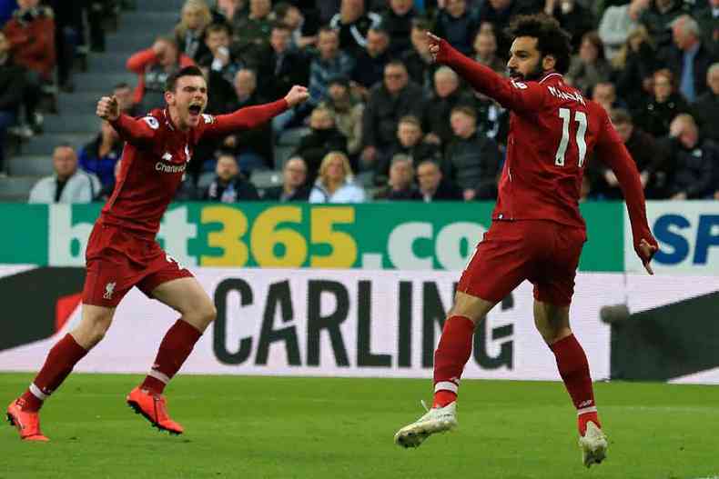 Em partida dramtica, o Liverpool, de Robertson e Salah, fez 3 a 2 sobre o Newcastle e torce amanh contra o rival na disputa pela taa(foto: LINDSEY PARNABY/AFP)