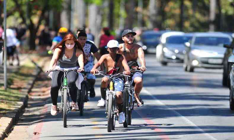 Muitas pessoas decidiram comear a pedalar durante a pandemia, fazendo com que os estoques de bicicleta ficassem praticamente zerados em BH(foto: Leandro Couri/EM/D.A Press)