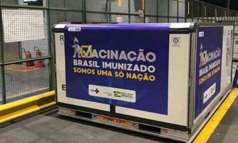 O segundo lote do ingrediente farmacutico ativo chega ao Brasil neste sbado e ser suficiente para produzir mais 12 milhes de doses (foto: Ministrio da Sade/Reproduo)