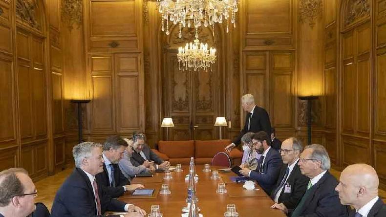 Paulo Guedes em reunio com a OCDE