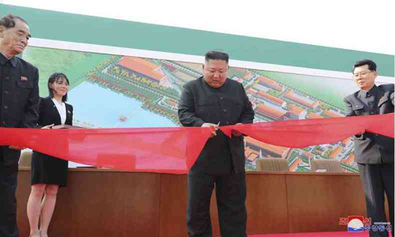 O lder norte-coreano Kim Jong-Un no fazia uma apario pblica desde 11 de abril(foto: KCNA/Via FotosPublicas)