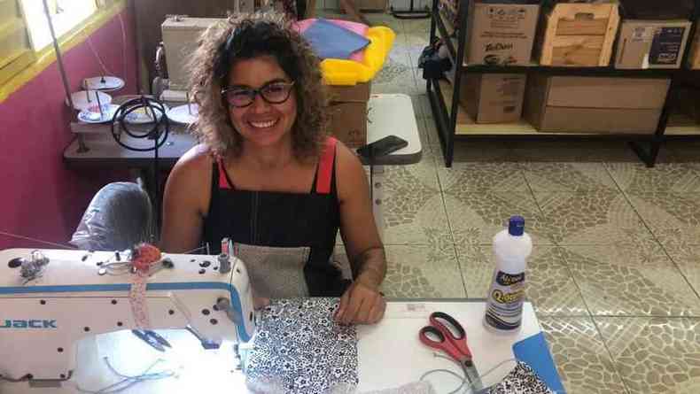 Miliana Rodrigues  uma das costureiras da cooperativa Remexe Favelinha(foto: Kdu dos Anjos/Divulgao)