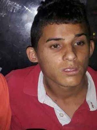 Policiais militares prenderam Eberson e um comparsa (foto: PMDF/Divulgação) Policiais militares prenderam Eberson e um comparsa (foto: PMDF/Divulgação)