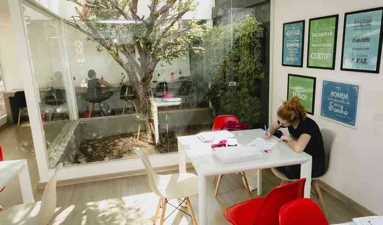 Veja a sala de estudos do Colgio e Pr-vestibular Determinante