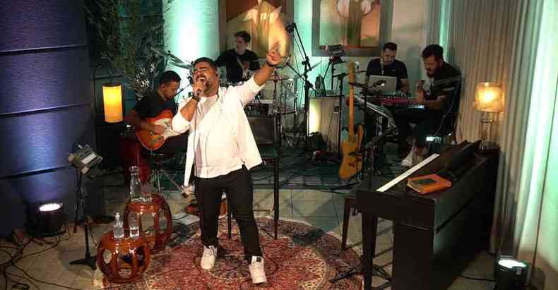 O cantor gospel Giesley Mota fez sua live em um estdio em Belo Horizonte (foto: Acervo pessoal)