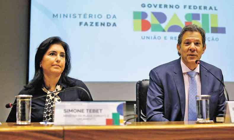 Os ministros do Planejamento, Simone Tebet, e da Fazenda, Fernando Haddad apresentaram a nova regra fiscal