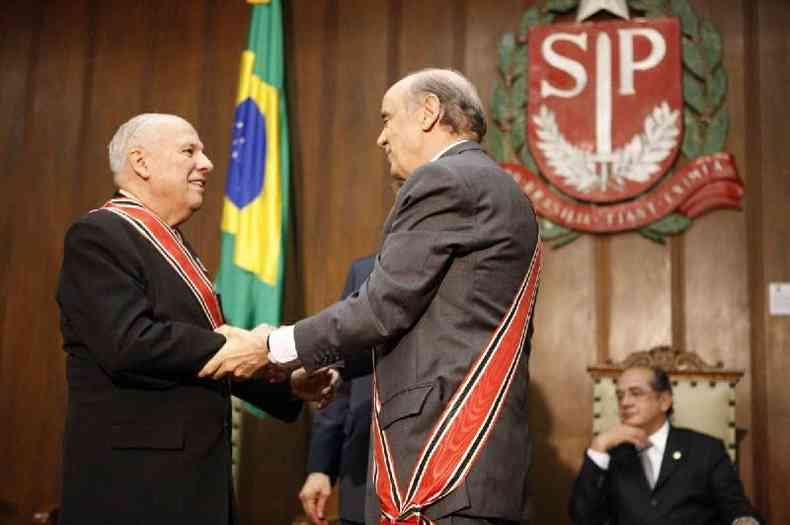 O ex-ministro Moreira Alves (à esquerda) presidiu a suprema corte entre 1982 e 1985