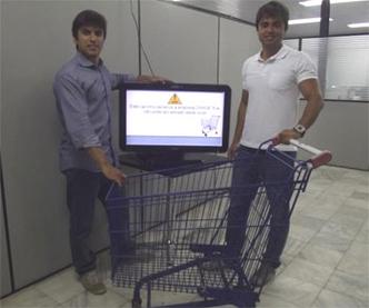 Supermercado  informado imediatamente que o carrinho est fora do permetro permitido (foto: Fumsoft/Divulgao)