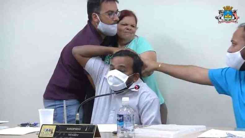 Vereador agredido mostra indignao com o caso(foto: Cmara Municipal de Eli Mendes/Reproduo)