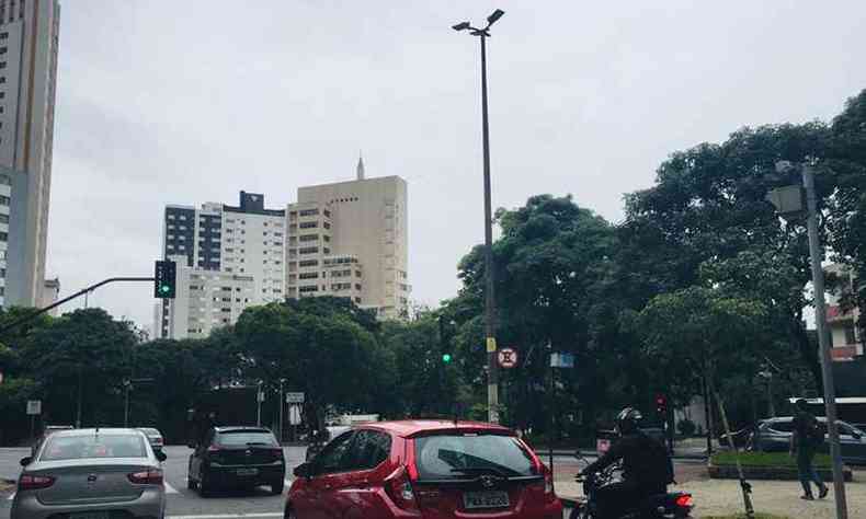 Cu nublado na Regio Centro-Sul de Belo Horizonte: ainda pode chover nesta sexta-feira(foto: Edsio Ferreira/EM/DA Press)