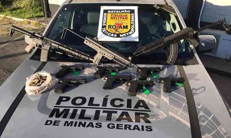 Armamento de grosso calibre foi apreendido em Ribeiro das Neves(foto: Polcia Militar/Divulgao)