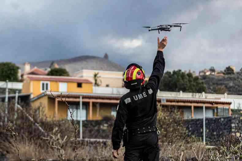 Operador de drones est entre os trabalhadores que sero requisitados no futuro, segundo o Guia Salarial 2022 