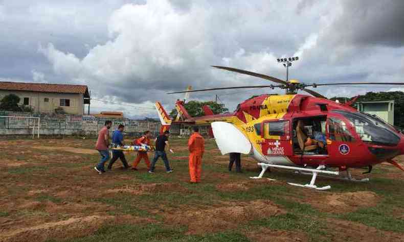 Crianas foram transferidas para BH no helicptero do Corpo de Bombeiros(foto: Corpo de Bombeiros/Divulgao)