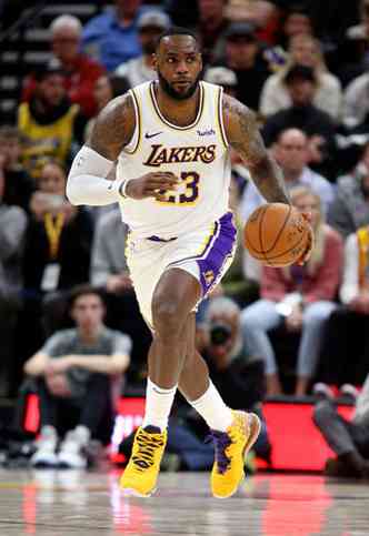 Ala do Lakers, LeBron James tentar o quarto ttulo na carreira e o 17 para a franquia(foto: GEORGE FREY/AFP)
