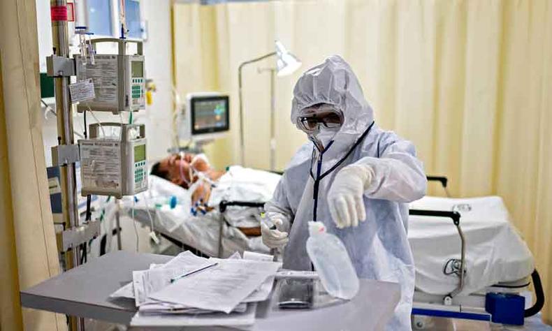 Resultado do estudo confirma entendimento de que a doença não é apenas respiratória: coágulos podem levar a derrames e ataques cardíacos(foto: Pedro Pardo/AFP) Resultado do estudo confirma entendimento de que a doença não é apenas respiratória: coágulos podem levar a derrames e ataques cardíacos(foto: Pedro Pardo/AFP)