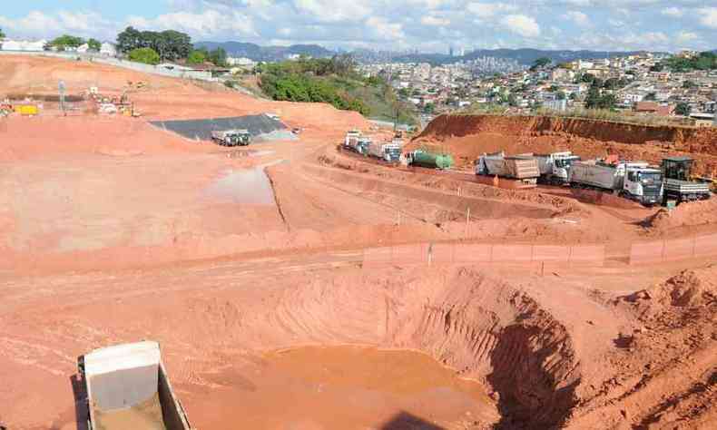 Um dos destaque no estado é a construção do estádio do Galo, que já está em andamento, com cerca R$ 500 milhões investidos (foto: Juarez Rodrigues/EM/D.A press)