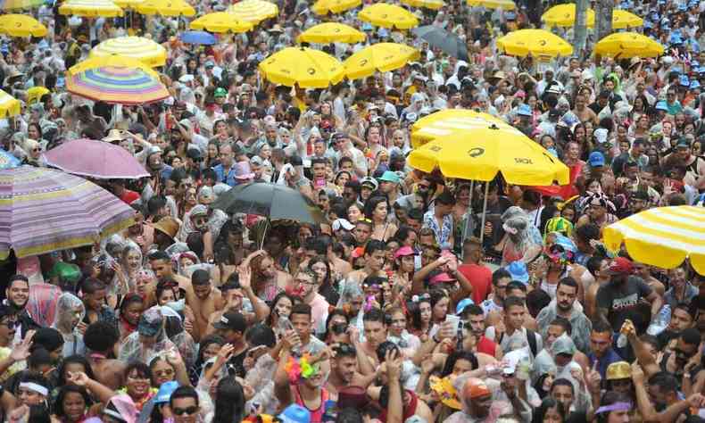 Desfile de 2020 do bloco Baianas Ozadas, em Belo Horizonte