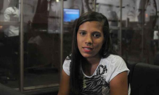 Aos 19 anos, Nayara Santos Orneles veio para BH em busca de emprego(foto: Tulio Santos/EM)