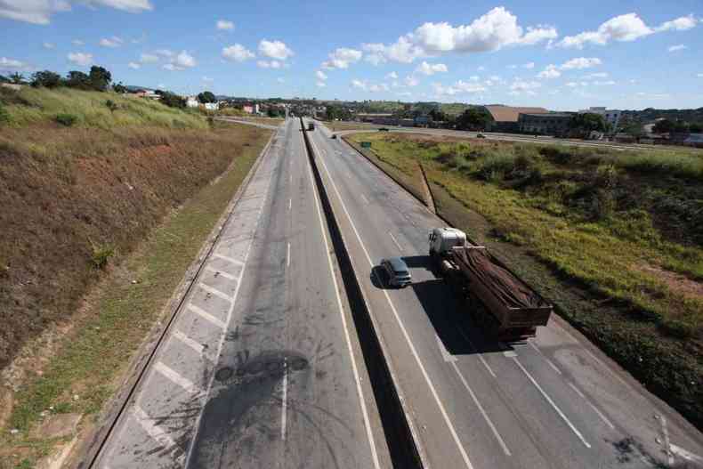 Paralisao de maio do ano passado deixou estradas vazias, como a BR-262, e provocou grandes perdas  economia brasileira(foto: Edsio Ferreira/EM/D.A Press)