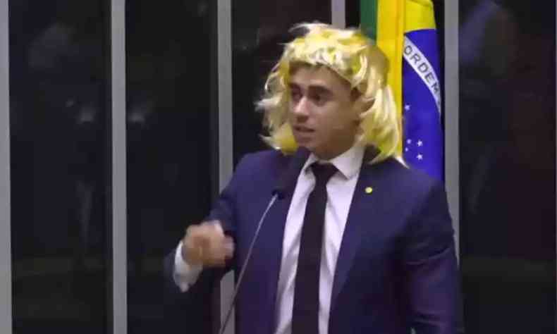 Nikolas Ferreira de peruca loira na Cmara dos Deputados