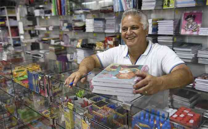 Gilmar de Souza tem uma papelaria e uma sorveteria no Alto Vera Cruz: 