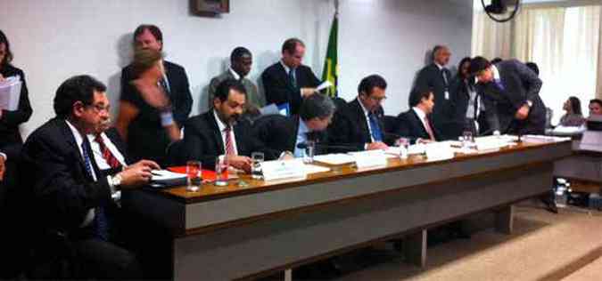 Governador do Distrito Federal presta depoimento  CPI do Cachoeira(foto: Monique Renne/CB/DA Press)