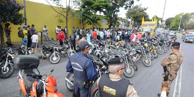 Protesto dos guardas continuou nesta sexta-feira, na Avenida dos Andradas(foto: Beto Magalhaes/EM/D.A Press)
