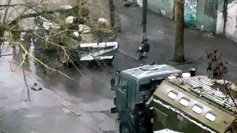Veículos militares russos são vistos nas ruas de Kherson, a primeira grande cidade ucraniana a ser capturada pelas forças da Rússia(foto: Reuters) Veículos militares russos são vistos nas ruas de Kherson, a primeira grande cidade ucraniana a ser capturada pelas forças da Rússia