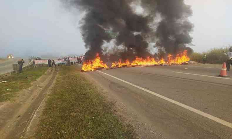 Manifestao na BR-262