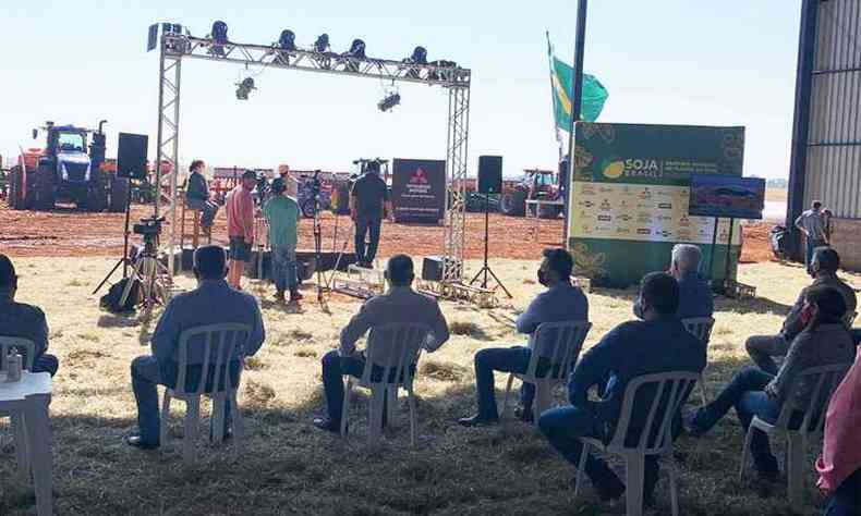 O evento conta com a presena de pequenos, mdios e grandes produtores de soja, alm de representantes de todas as aprosojas e federaes da agricultura do Brasil(foto: Carlos Saad/Divulgao)